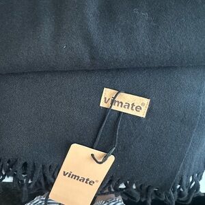 Vimate Black wool  Scarf